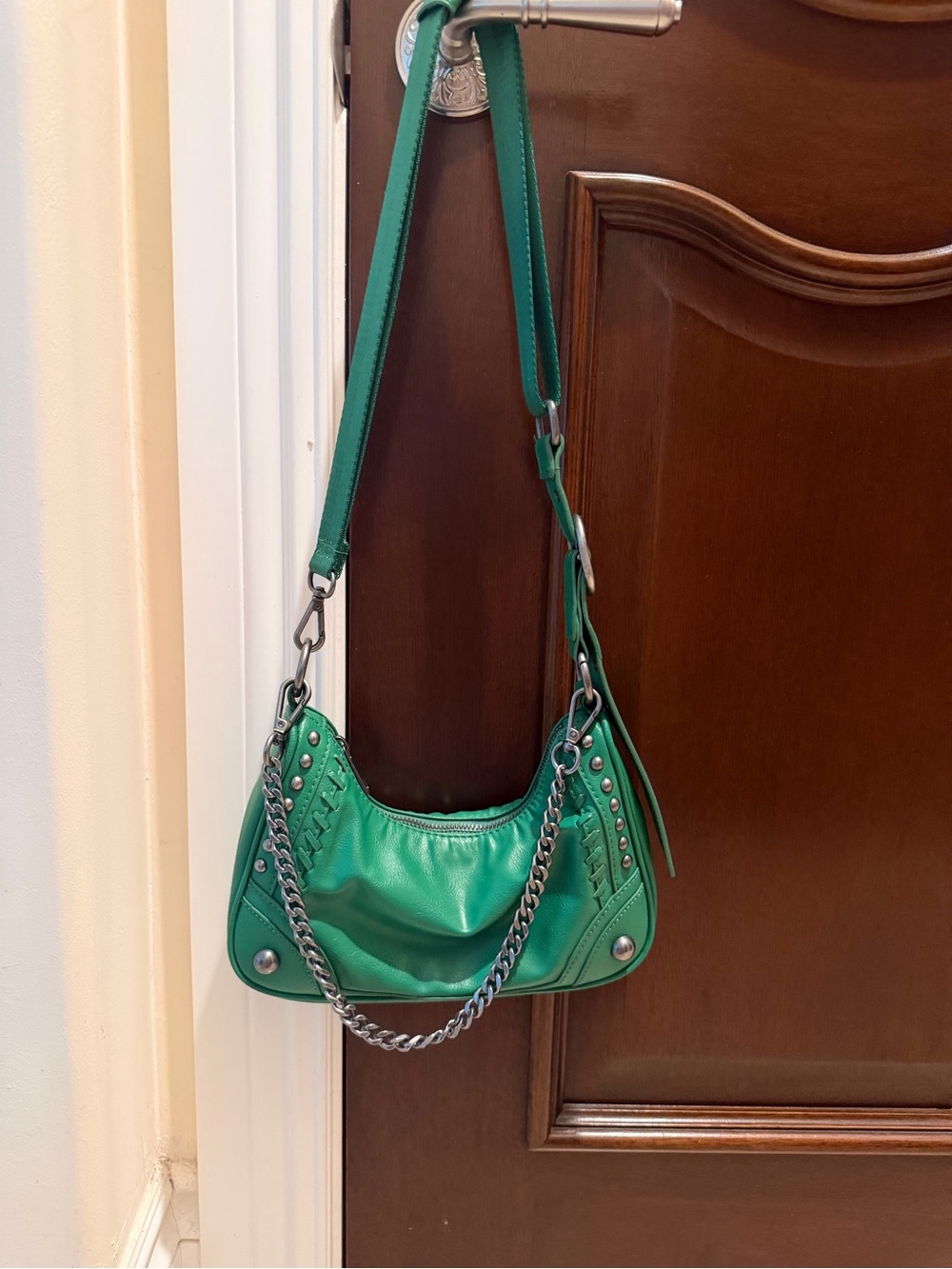 Zara Green Women's Shoulder Bag with Chain Accent